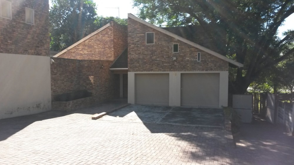 House let in West Acres - 1NS1736492
