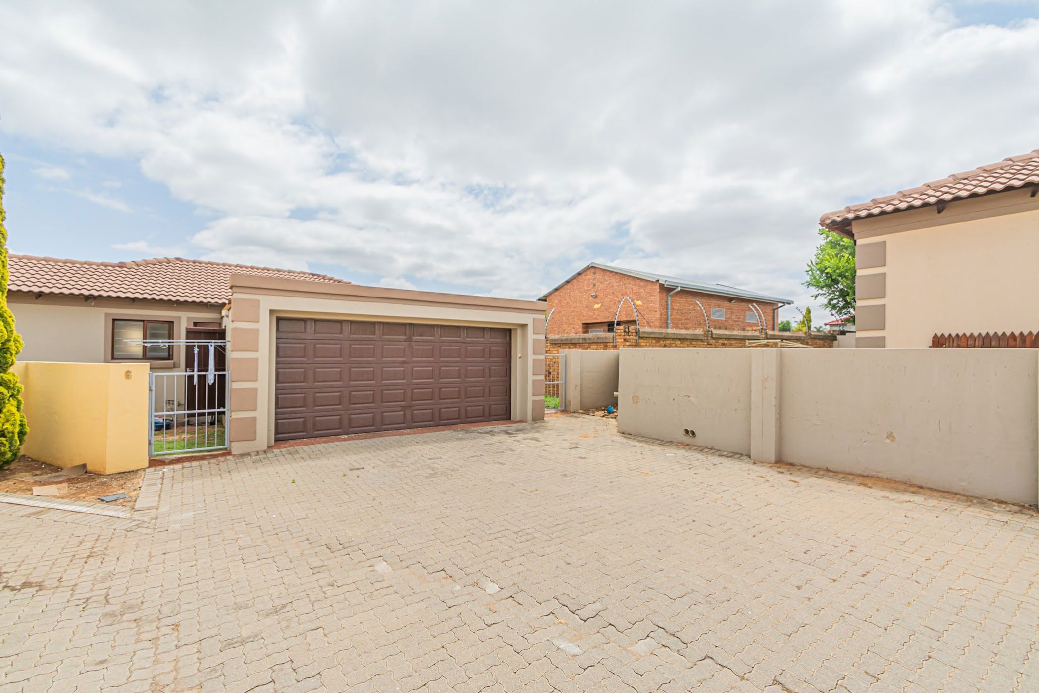 Security estate home for sale in The Reeds - CN1637846