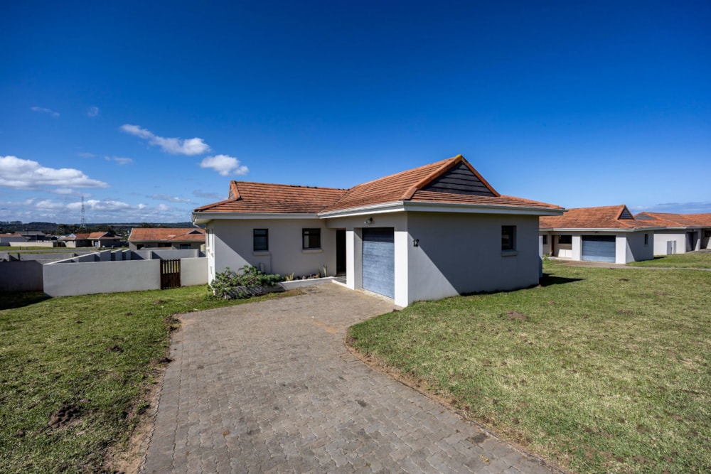 House for sale in Kidds Beach - 1ET1635555