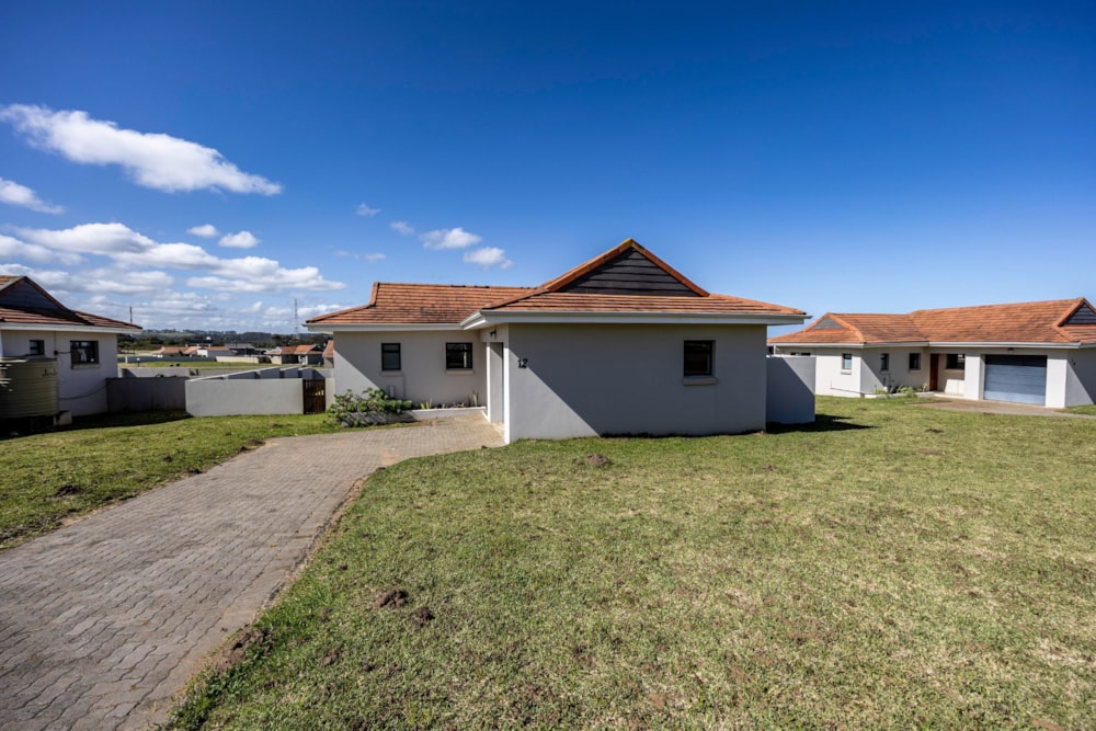 House for sale in Kidds Beach - 1ET1635555