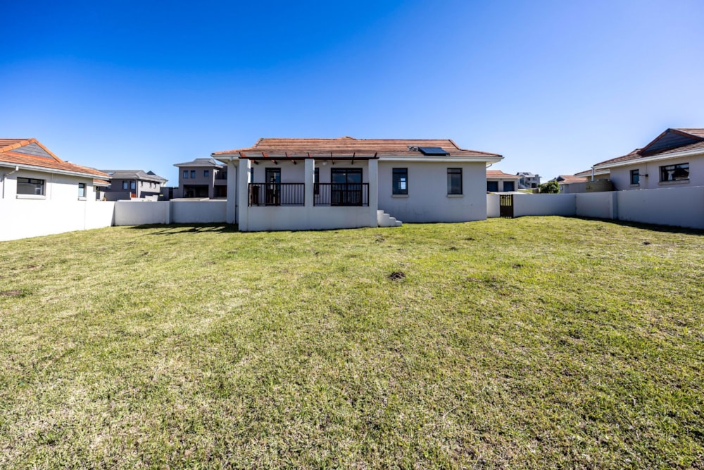 House for sale in Kidds Beach - 1ET1635555