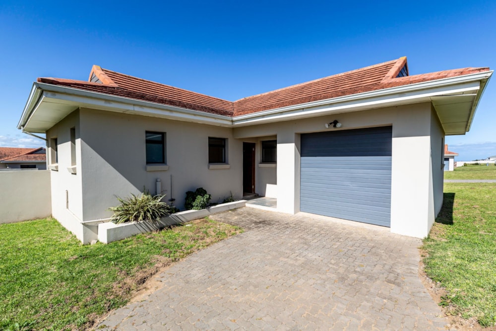 House for sale in Kidds Beach - 1ET1635274