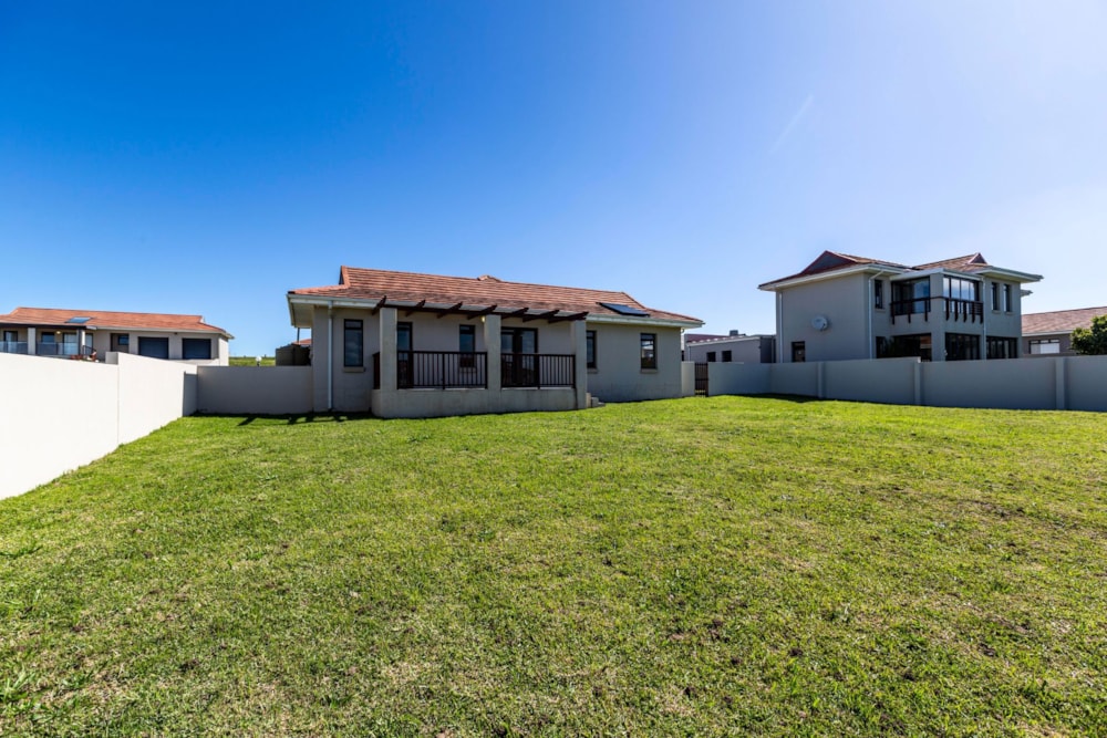 House for sale in Kidds Beach - 1ET1635274