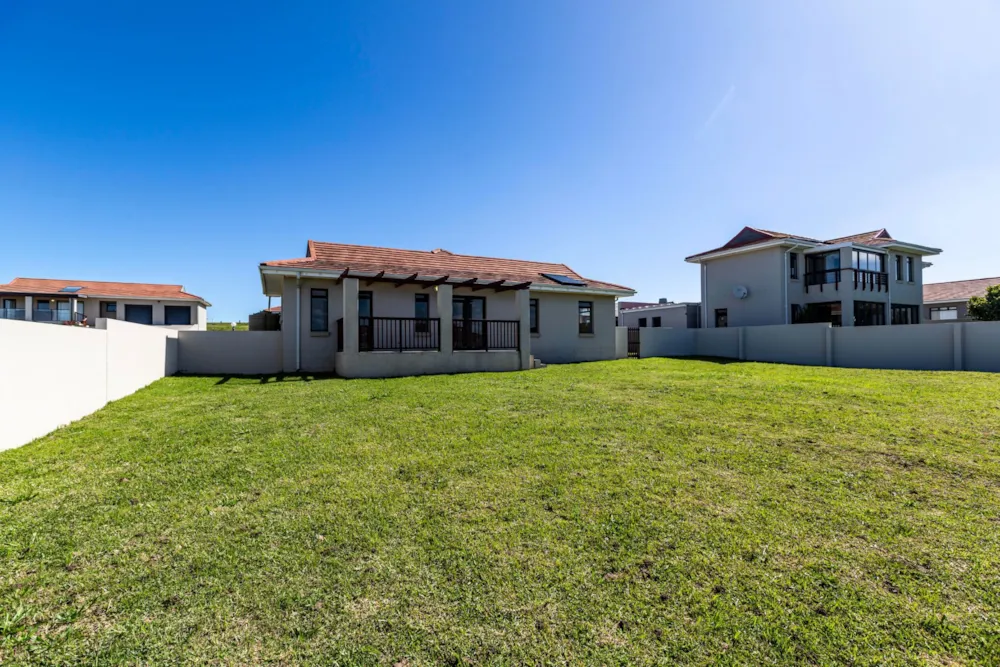 House for sale in Kidds Beach - 1ET1635274 House for sale in Kidds Beach - 1ET1635274