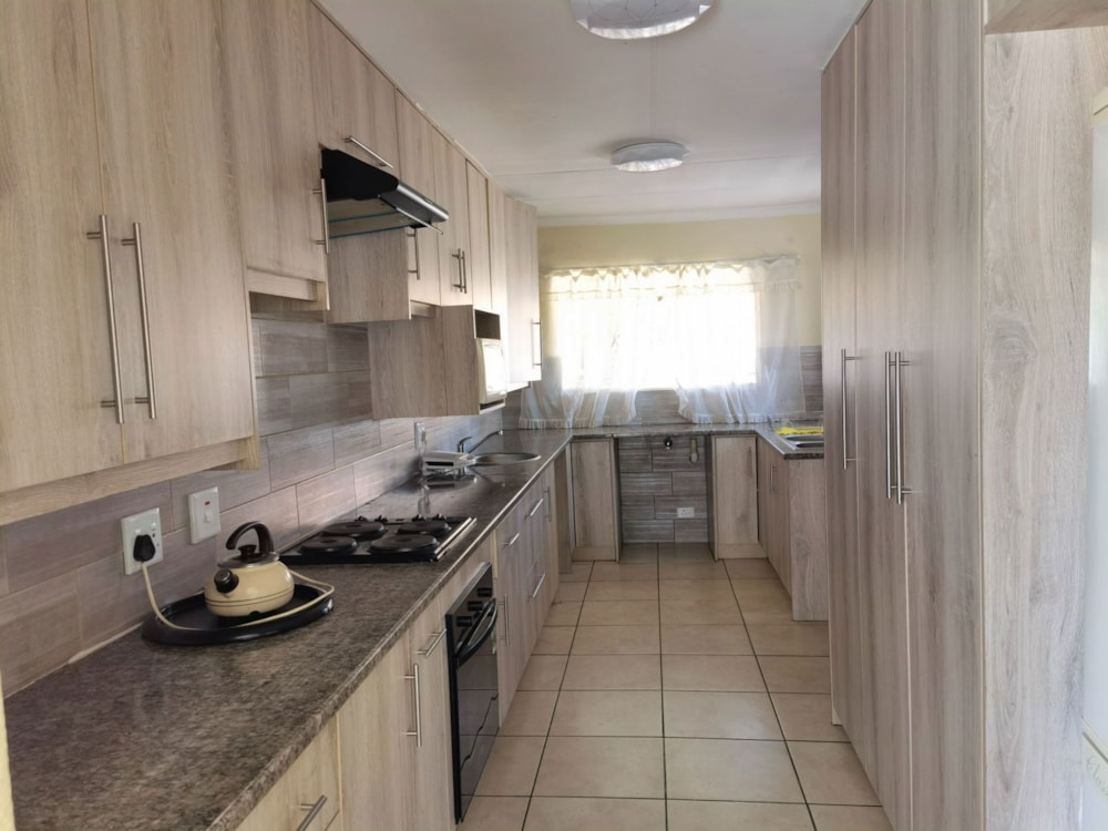 House to rent in Bonaero Park - ENL1717777 House to rent in Bonaero Park - ENL1717777