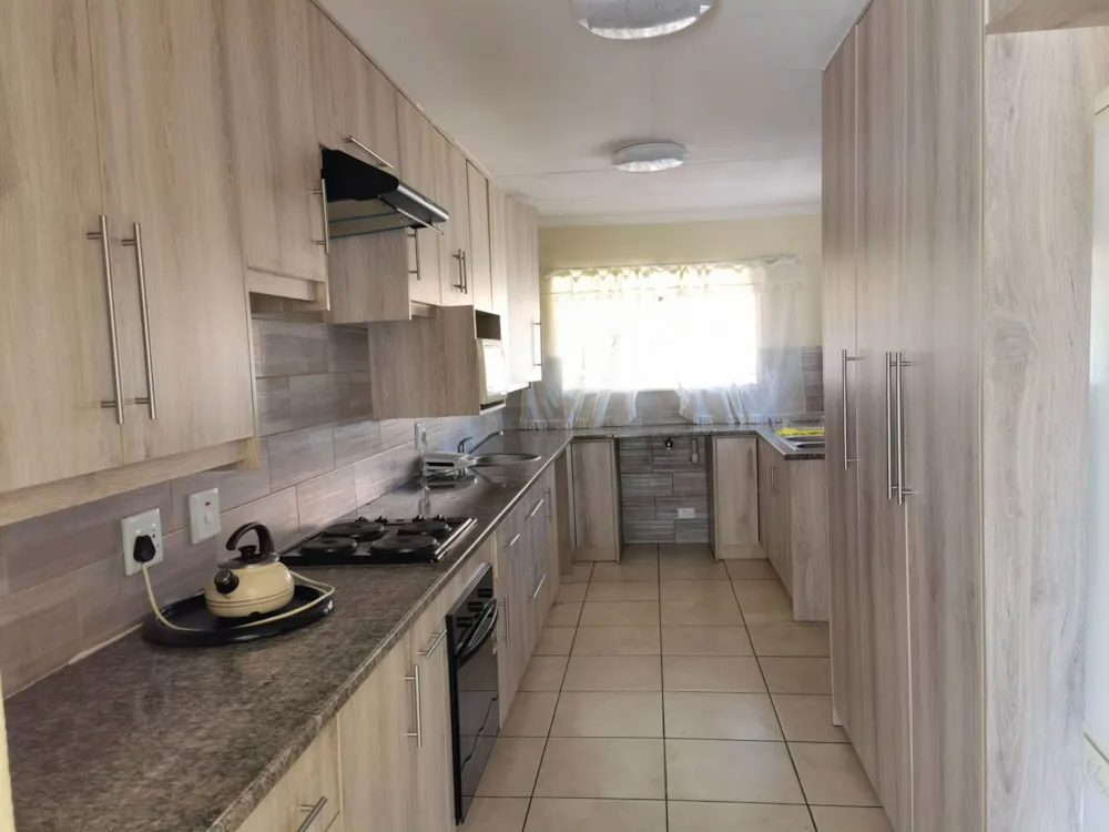 House let in Bonaero Park - ENL1717777 House let in Bonaero Park - ENL1717777