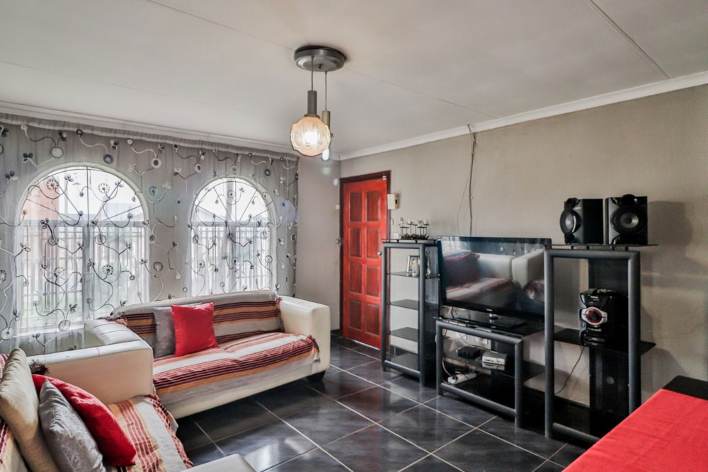 House for sale in Lenasia South - 1GV1670874 House for sale in Lenasia South - 1GV1670874