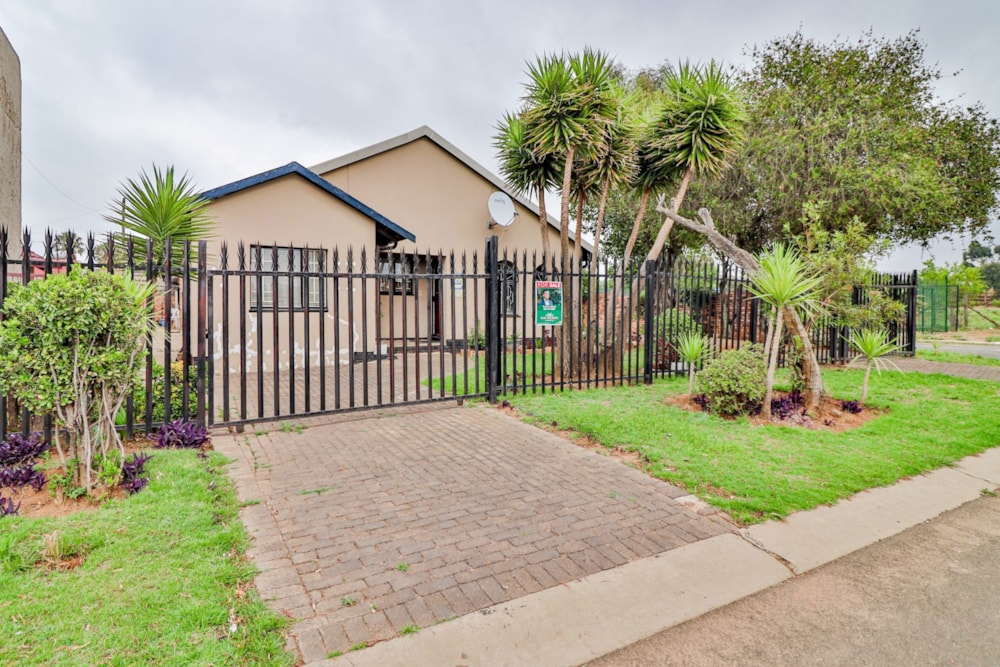 House for sale in Lenasia South - 1GV1670874 House for sale in Lenasia South - 1GV1670874