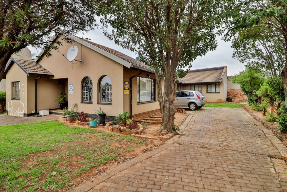 House for sale in Lenasia South - 1GV1670874 House for sale in Lenasia South - 1GV1670874