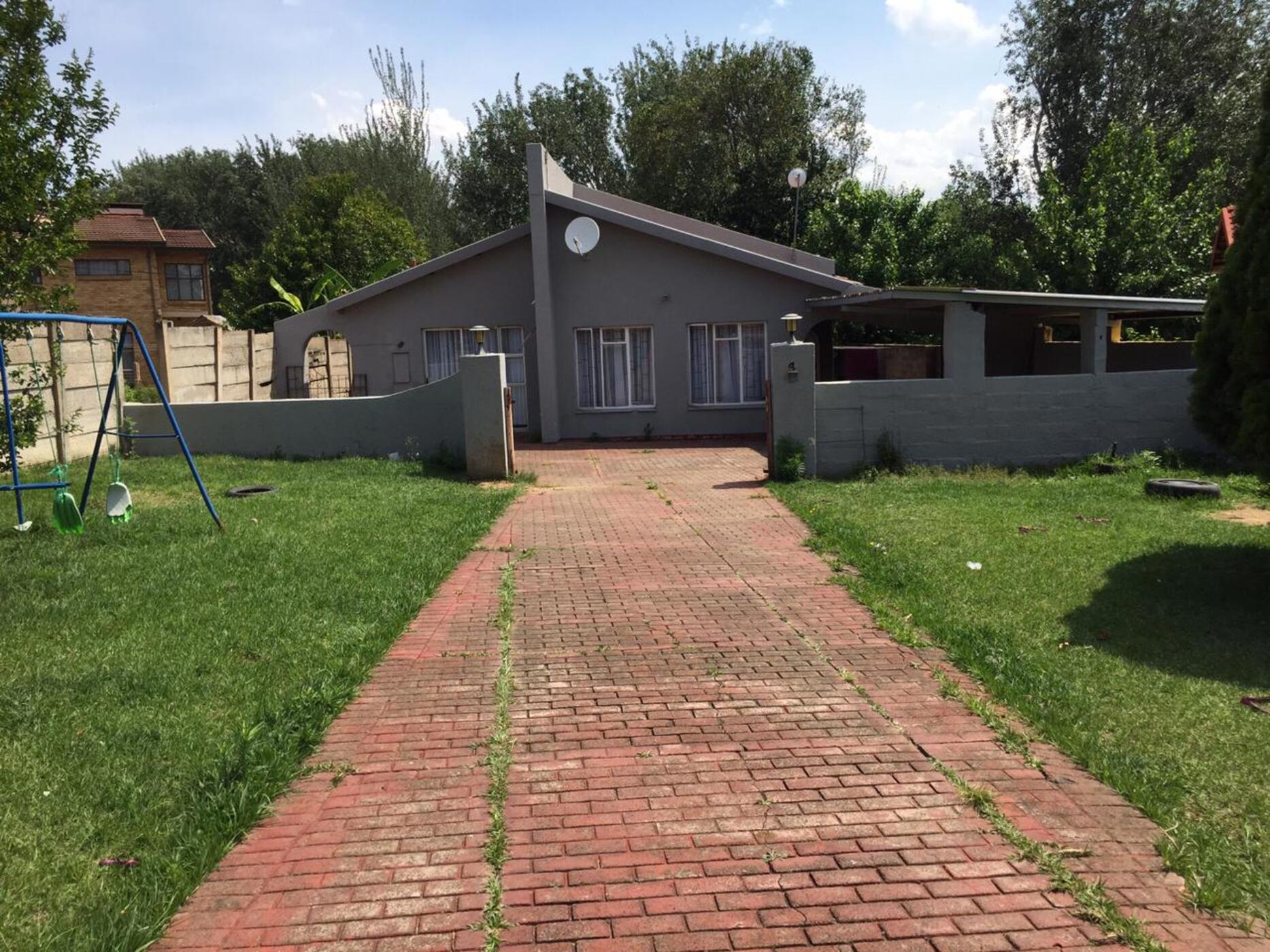 House for sale in Lennoxton - 1NW1635545