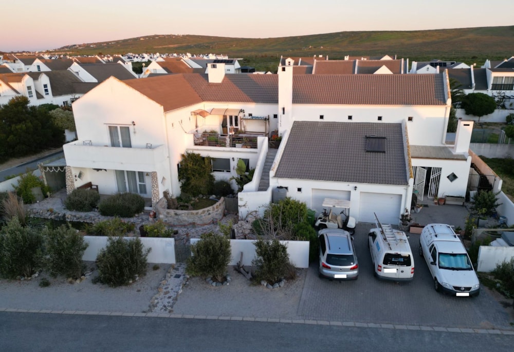 Double-storey house for sale in Britannia Bay - LA1636276 Double-storey house for sale in Britannia Bay - LA1636276