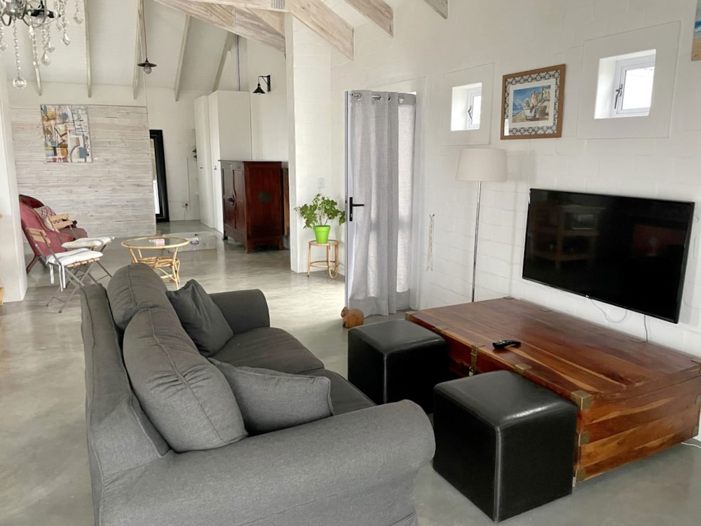 Double-storey house for sale in Britannia Bay - LA1636276 Double-storey house for sale in Britannia Bay - LA1636276