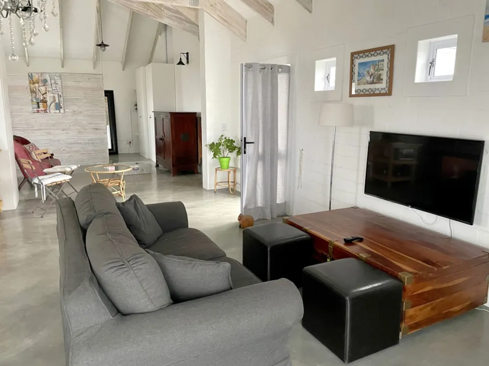 Double-storey house for sale in Britannia Bay - LA1636276 Double-storey house for sale in Britannia Bay - LA1636276