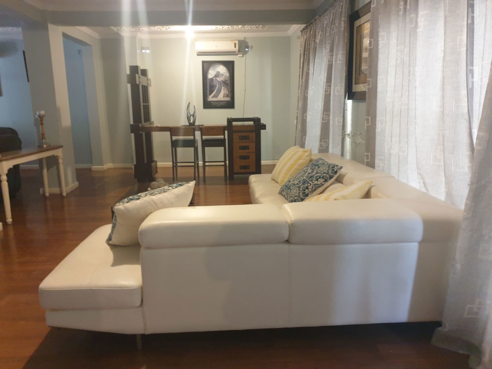 Double-storey house to rent in Roma, Zambia - 3ZA1637296