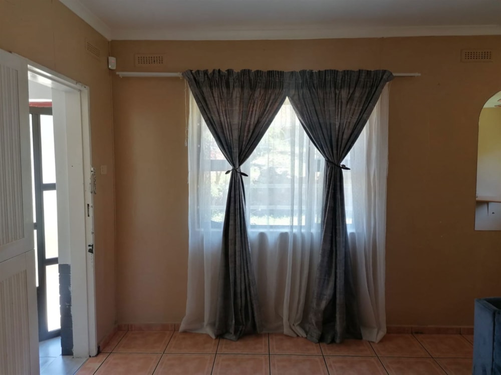 House for sale in Montclair, KwaZulu-Natal - 1PU1636806