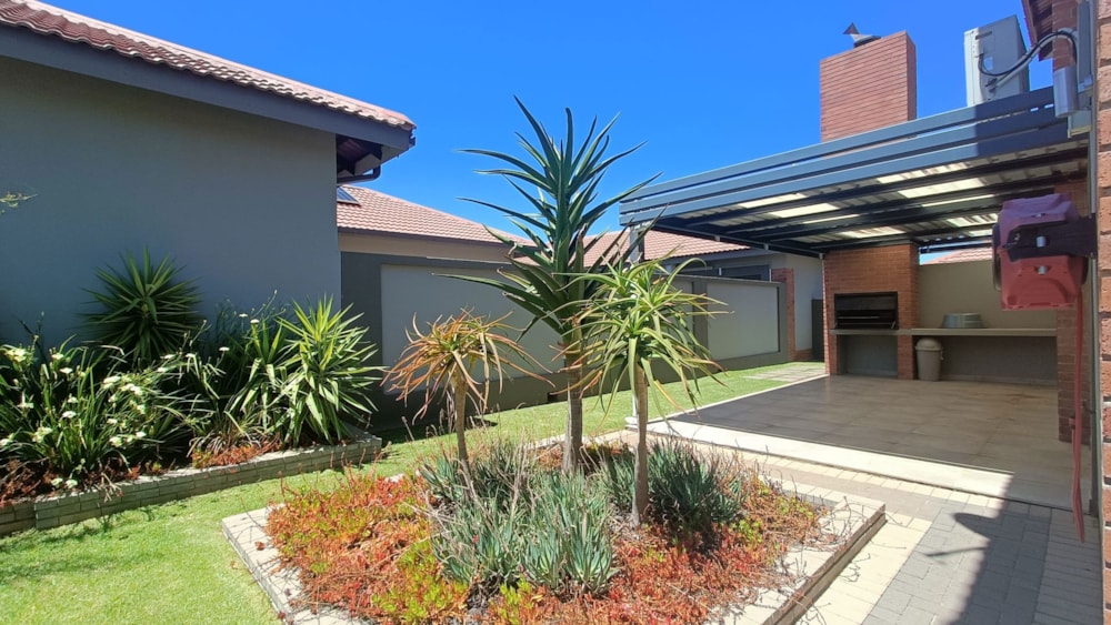 Security complex home to rent in Langenhovenpark - 1BX1725194