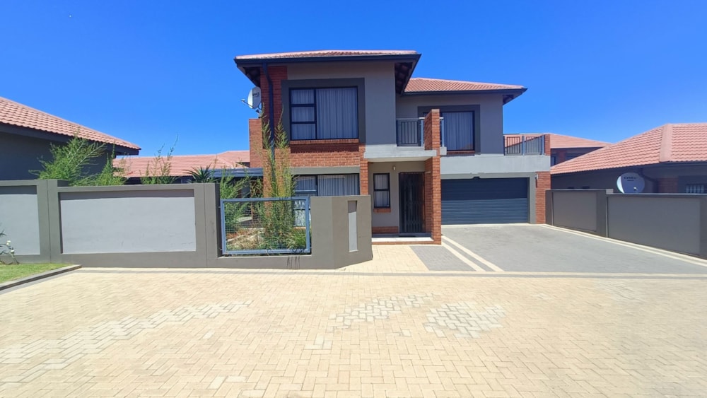 Security complex home to rent in Langenhovenpark - 1BX1725194
