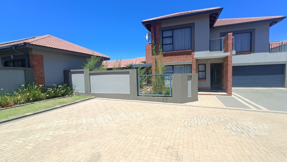 Security complex home to rent in Langenhovenpark - 1BX1725194