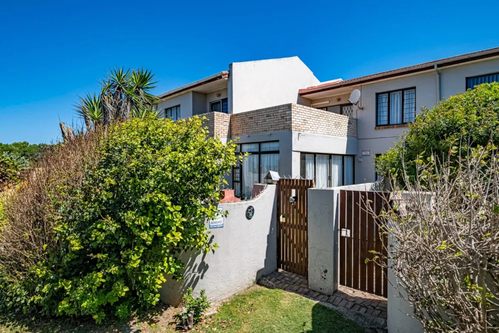Townhouse for sale in Bluewater Bay, Port Elizabeth, Gqeberha - 1PLZ1637061