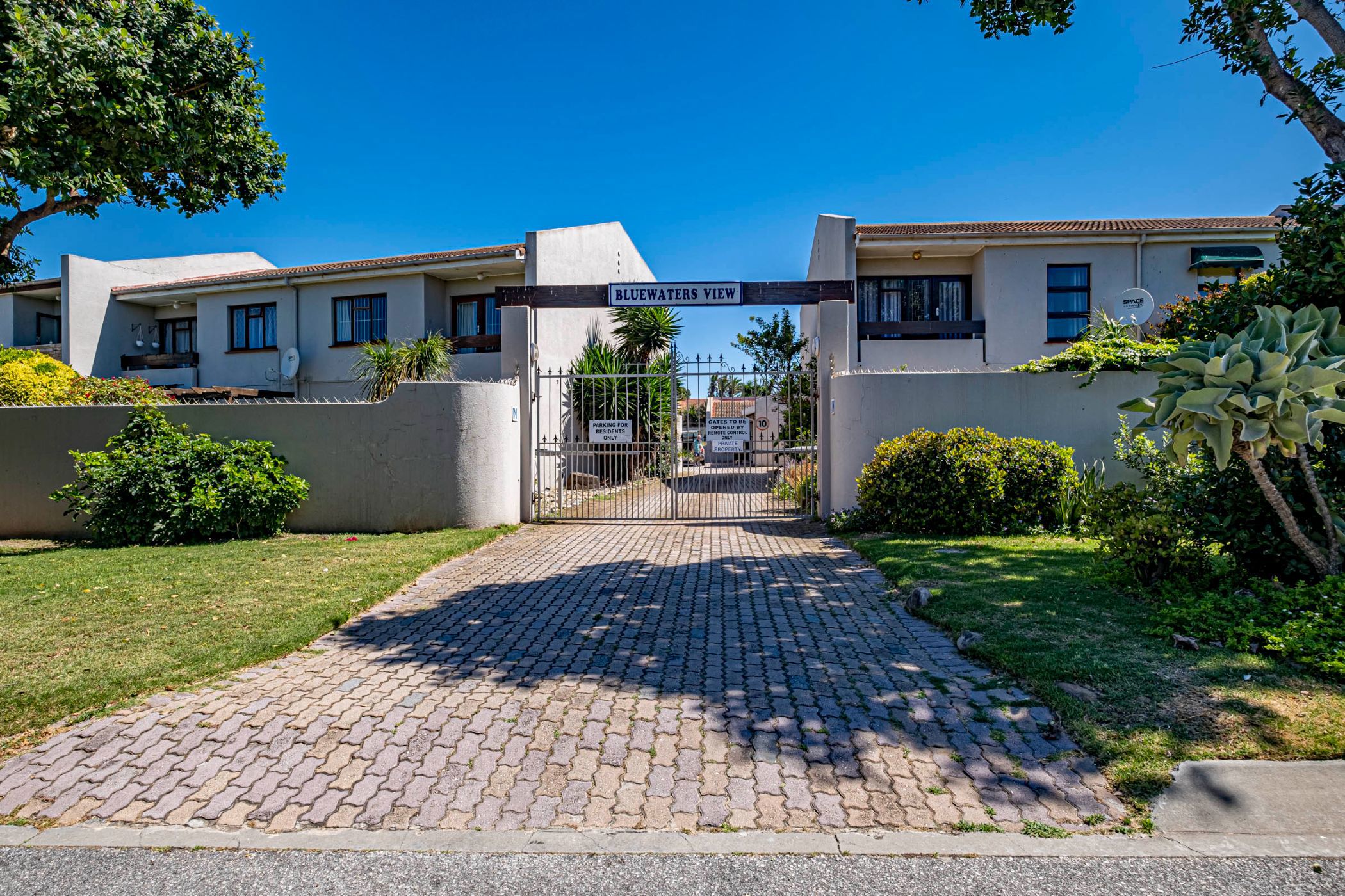 Townhouse for sale in Bluewater Bay, Port Elizabeth, Gqeberha - 1PLZ1637061