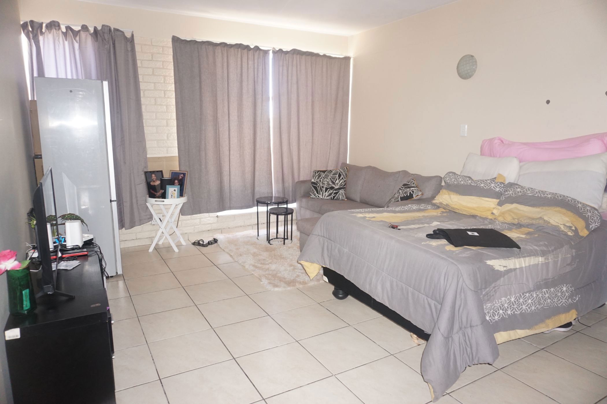 Bachelor apartment to rent in Willows - 1BX1730044