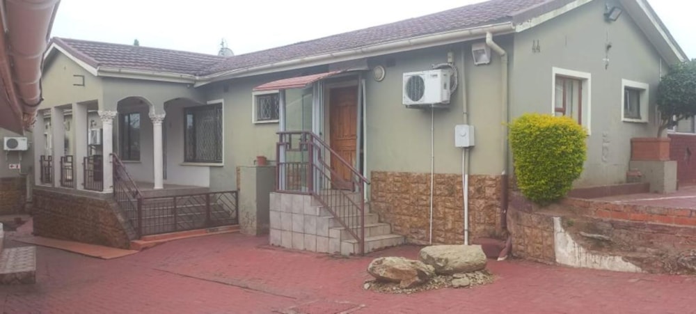 Bed & breakfast for sale in Southernwood, Mthatha - 1MH1681206 Bed & breakfast for sale in Southernwood, Mthatha - 1MH1681206