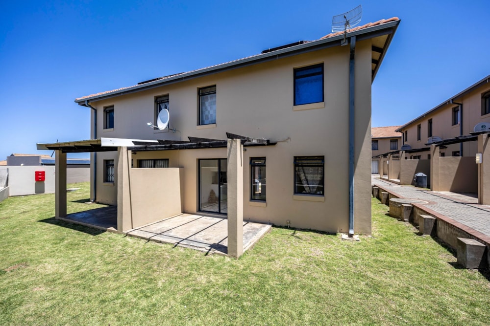 Apartment for sale in Kidds Beach - 1ET1638532