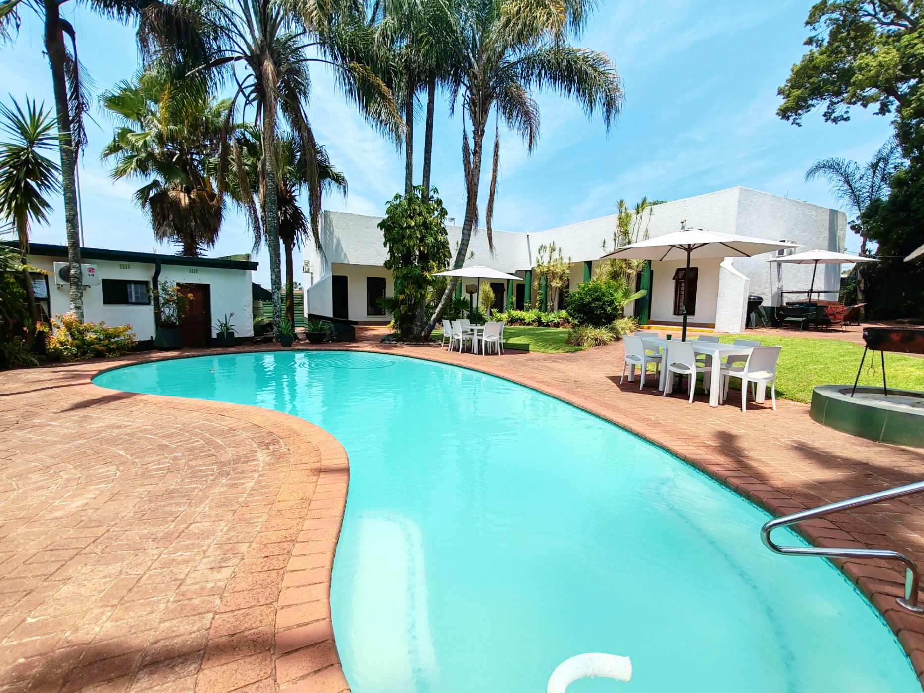 Guesthouse for sale in Makhado (Louis Trichardt) - 1TA1637999