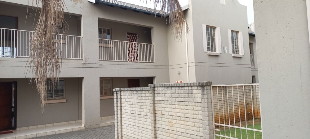Apartment for sale in Waterval East - 1RU1638341