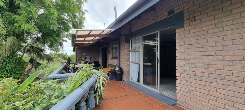 Double-storey house for sale in Umtentweni - 1PX1636464 Double-storey house for sale in Umtentweni - 1PX1636464