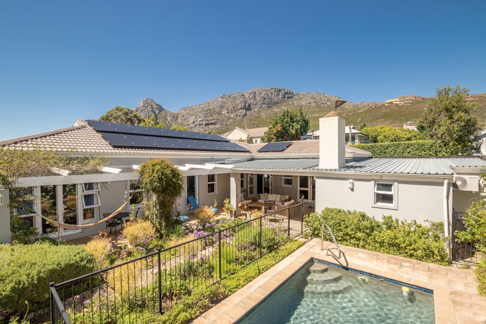 Security estate home for sale in Silvertree Estate - KW1636493