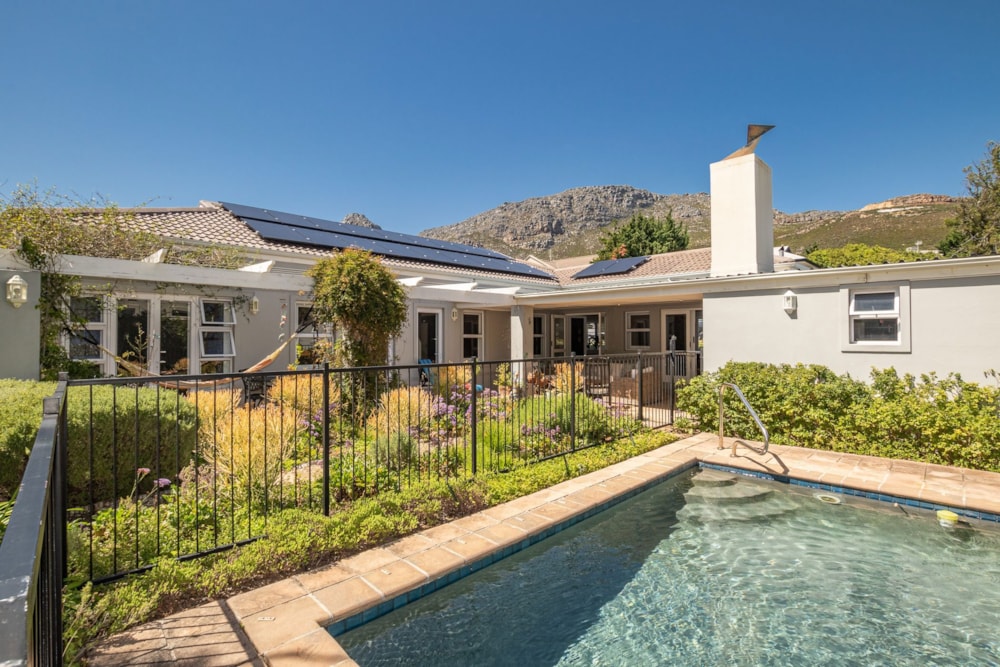 Security estate home for sale in Silvertree Estate - KW1636493