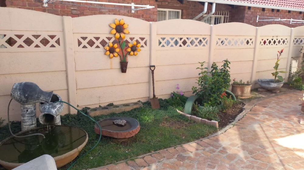 Townhouse sold in Petersfield - 1SP1636531