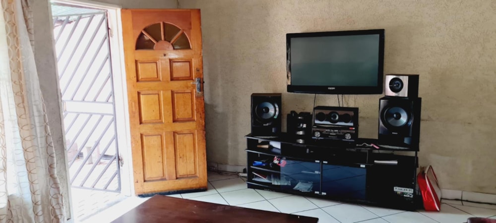 Semi-detached house for sale in Eldorado Park - 1GV1638425 Semi-detached house for sale in Eldorado Park - 1GV1638425