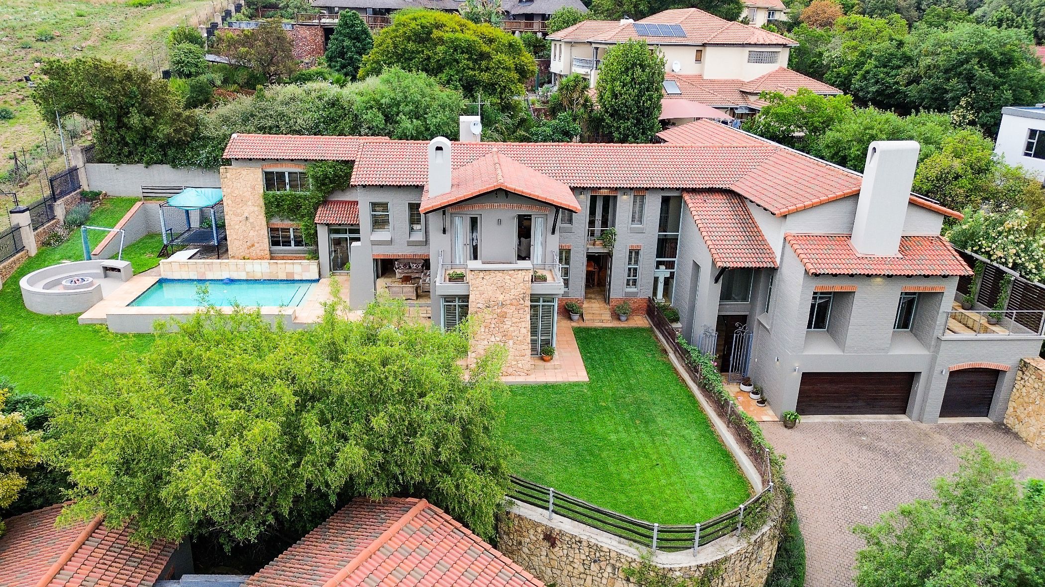 House sold in Country Lane Estate - CN1626317