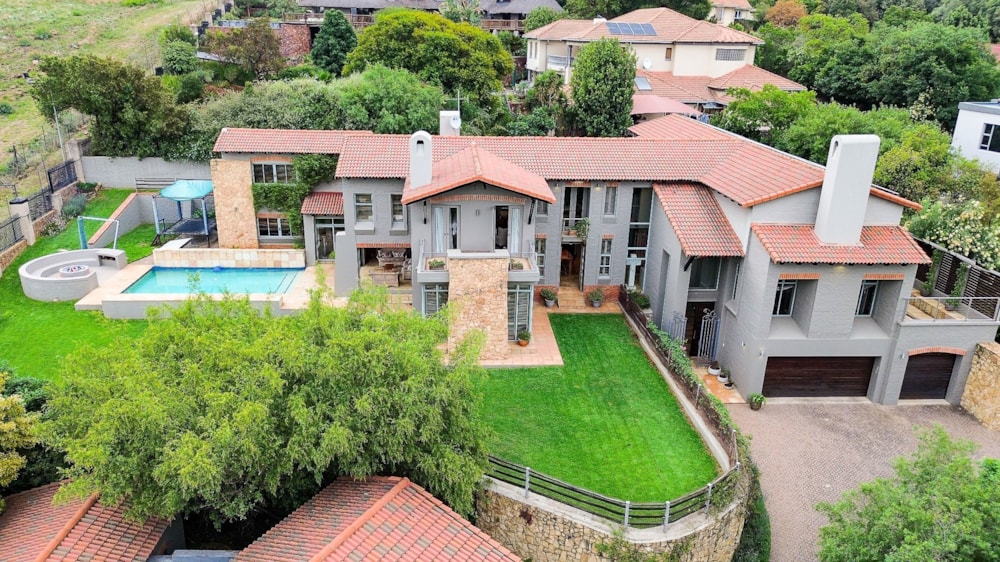 House sold in Country Lane Estate - CN1626317