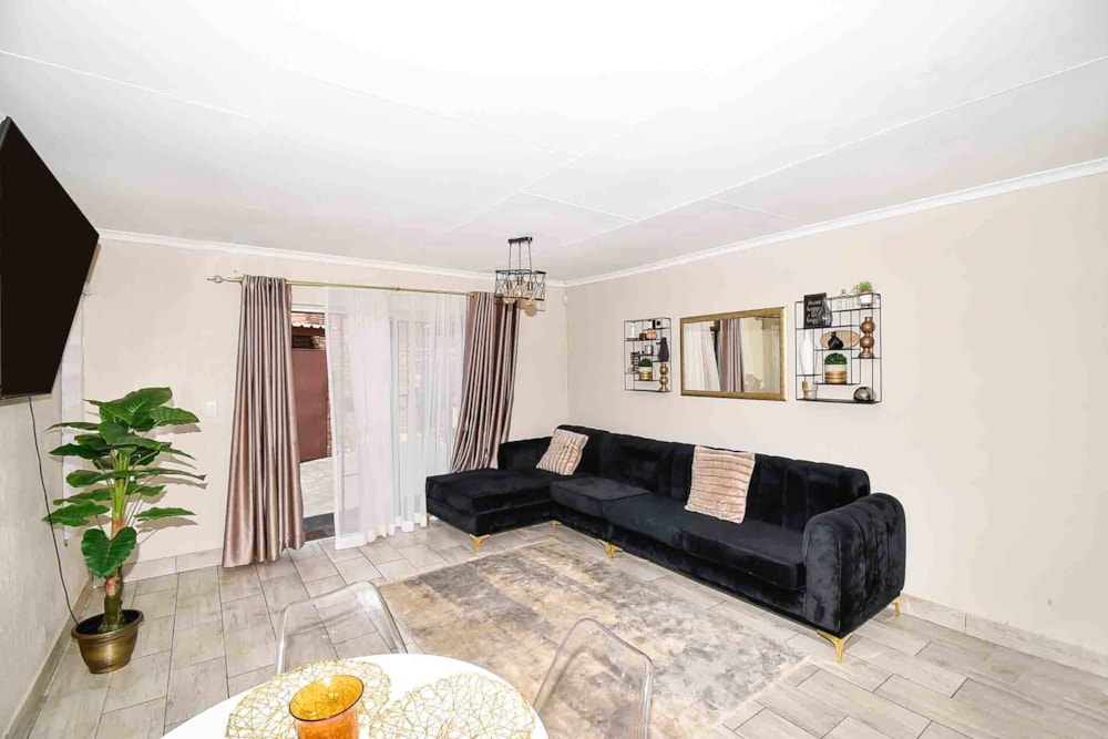 Townhouse sold in Wilgeheuwel - RDT1685160 Townhouse sold in Wilgeheuwel - RDT1685160