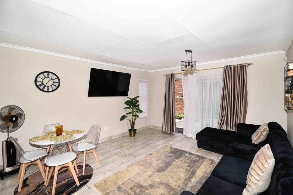 Townhouse sold in Wilgeheuwel - RDT1685160 Townhouse sold in Wilgeheuwel - RDT1685160