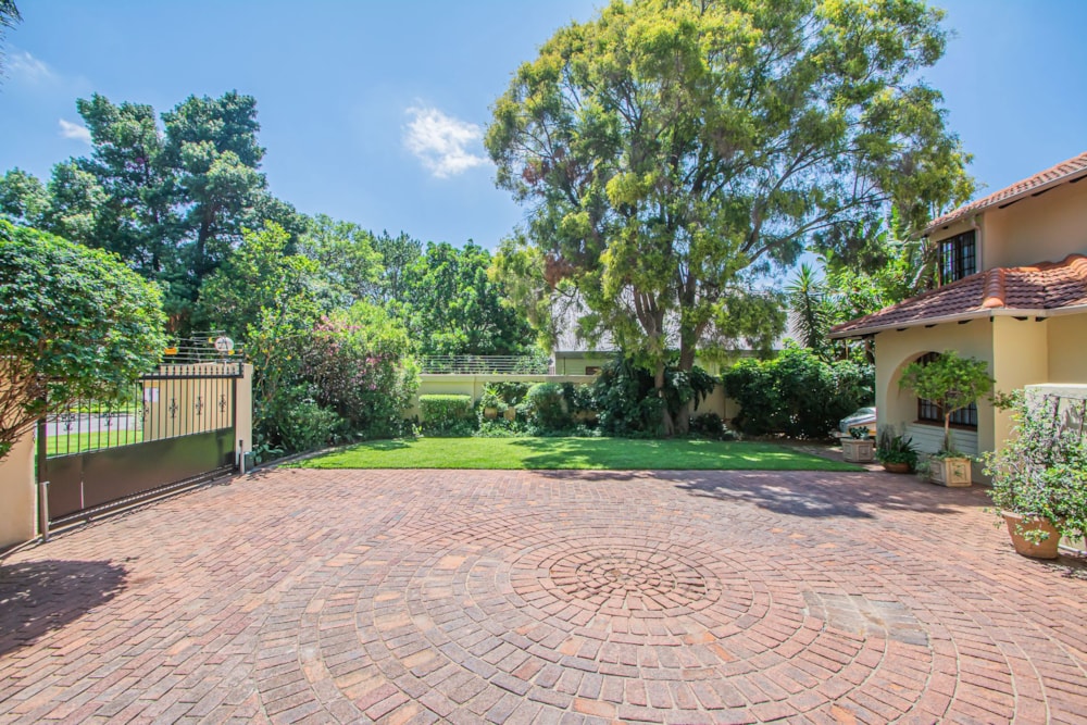 Double-storey house for sale in Waterkloof, Pretoria East - PT1641454 Double-storey house for sale in Waterkloof, Pretoria East - PT1641454