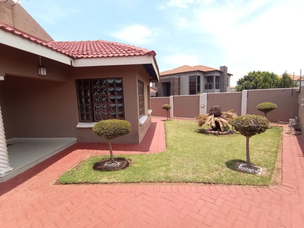 House for sale in Bendor Park - 1PS1639236 House for sale in Bendor Park - 1PS1639236