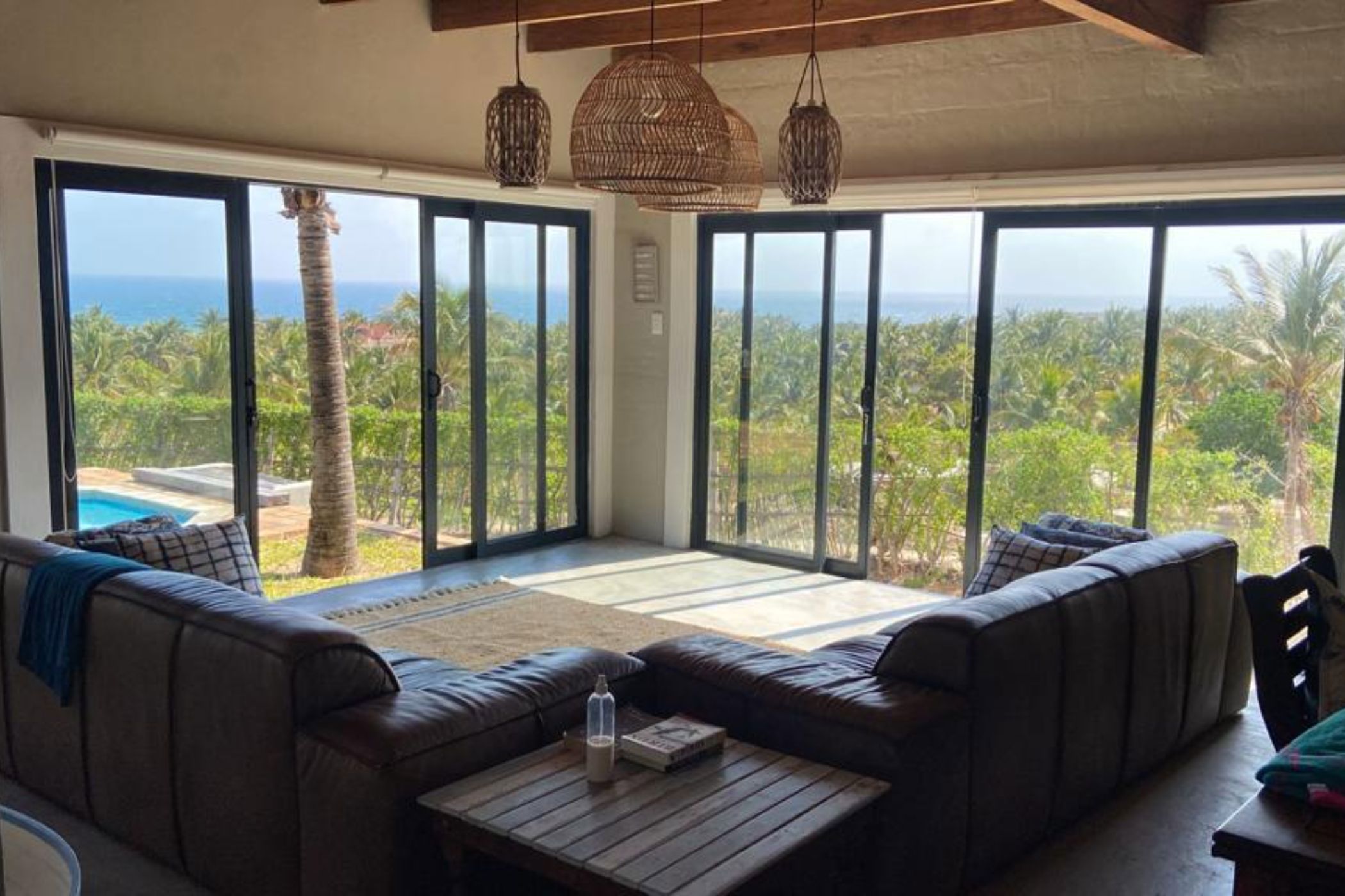 Beachfront villa for sale in Praia da Barra, Mozambique - 3MQ1624099