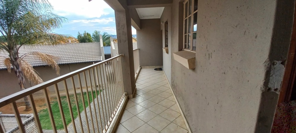 Apartment for sale in Waterval East - 1RU1638341