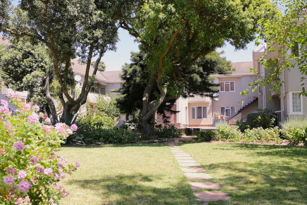 Apartment let in Kenilworth, Cape Town - RBL1681514 Apartment let in Kenilworth, Cape Town - RBL1681514