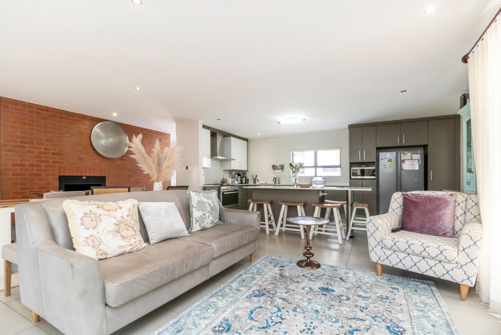 Double-storey cluster let in Broadacres - FYL1710468 Double-storey cluster let in Broadacres - FYL1710468