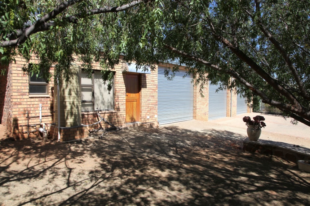 House for sale in Vanderkloof - 1KK1639713 House for sale in Vanderkloof - 1KK1639713