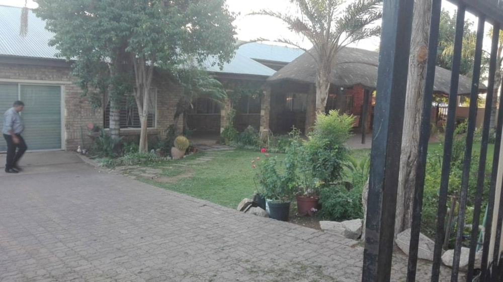 House for sale in Olyvenhoudtsdrift - 1NA1641096