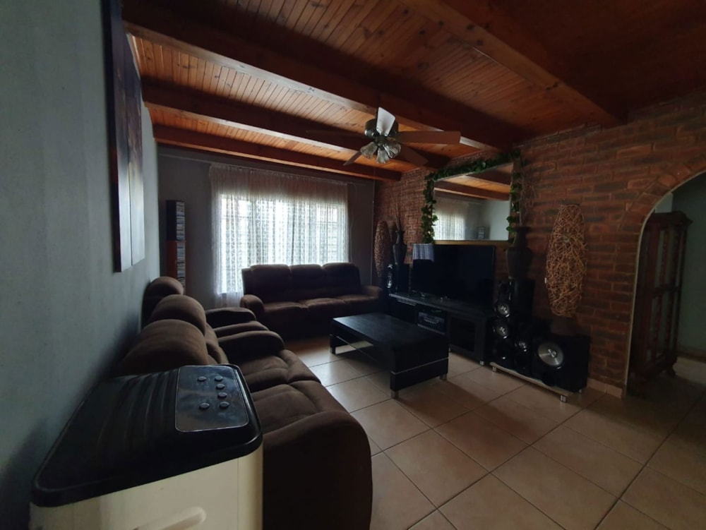 House for sale in Ocean View, Bluff - 1WB1686065