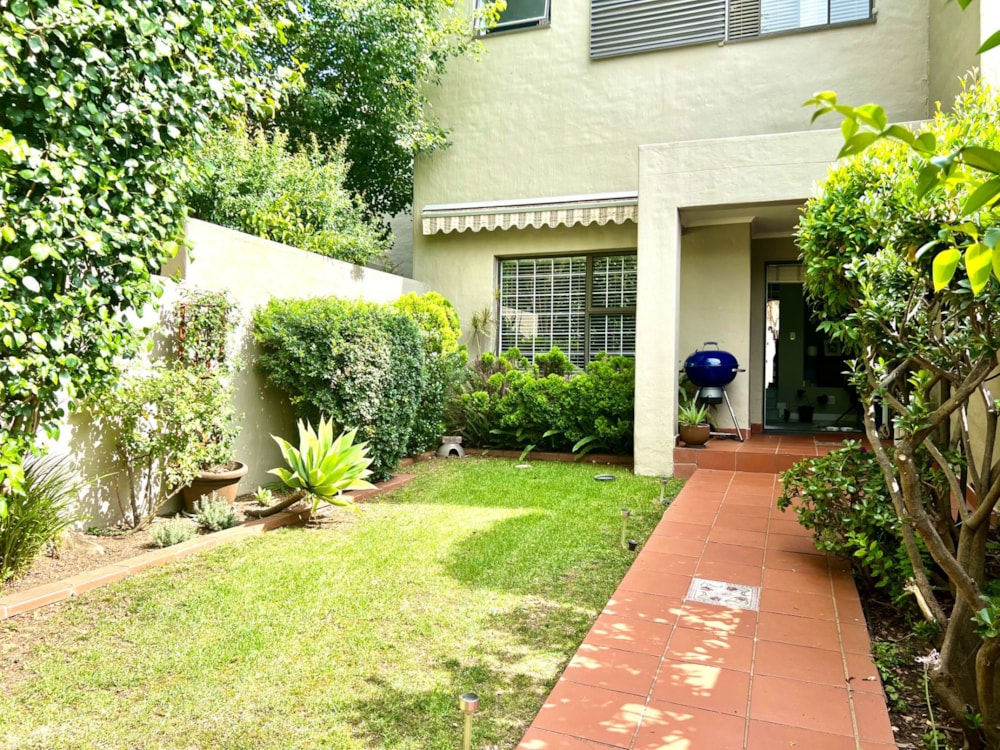 Townhouse let in River Club, Sandton - JBL1686422