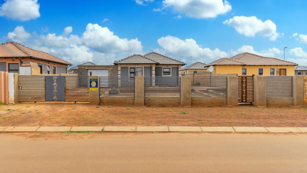 House for sale in Westonaria, Westonaria - 1KR1640178