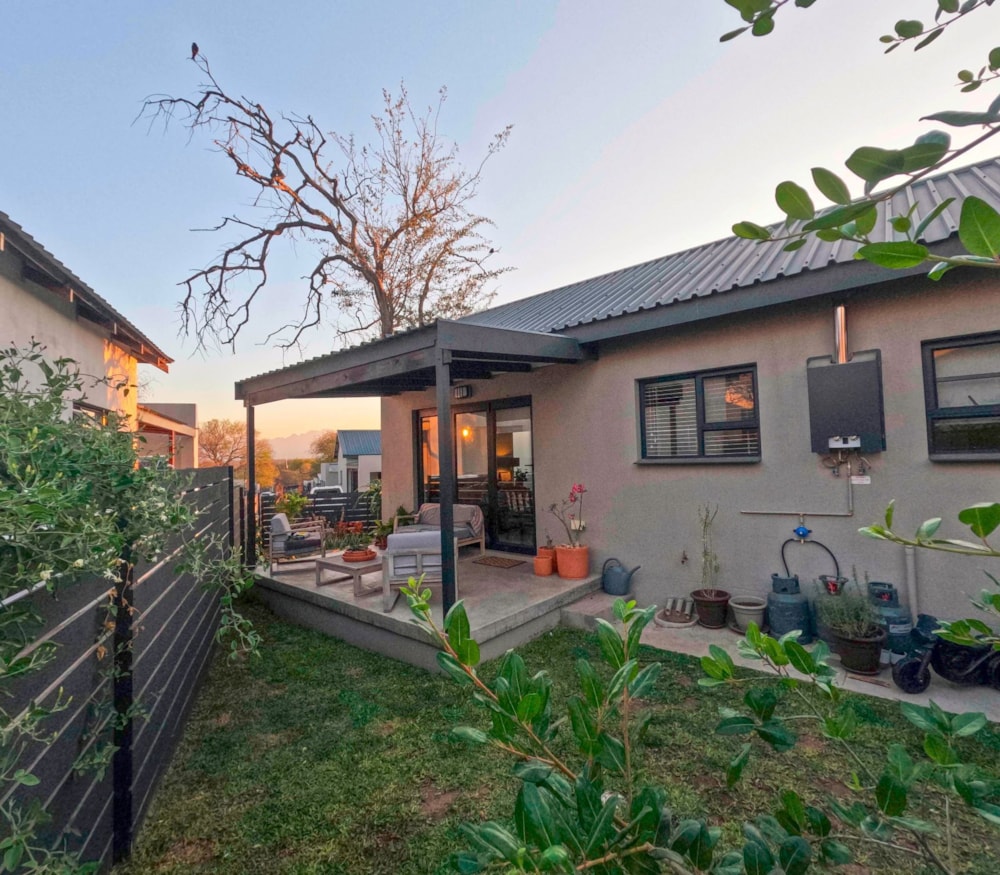 House let in Zandspruit Bush & Aero Estate - 1HS1685345 House let in Zandspruit Bush & Aero Estate - 1HS1685345